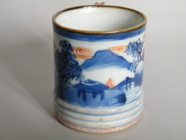 #1642  Rare Chinese Export Porcelain Miniature Ale Tankard form Coffee Can, circa 1700-1730