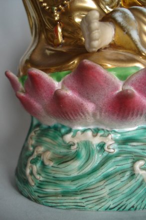 #0149  Chinese Porcelain Guanyin - Republic Period  circa 1920-1940  **Sold** through our Liverpool shop - July 2009 利物浦店内售出 - 2009年7月