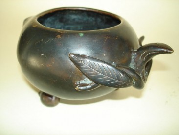 #0078  16th/Early 17th Century Chinese Bronze Water Pot   **Sold to China** - May 2009 售至中国 - 2009年5月