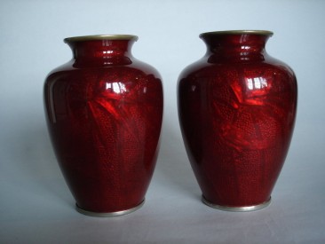 #0199  Pair of Japanese Ruby Red Baisse-taille Enamel Vases - Meiji **Sold** through our shop - September 2008 利物浦店内售出 - 2008年9月