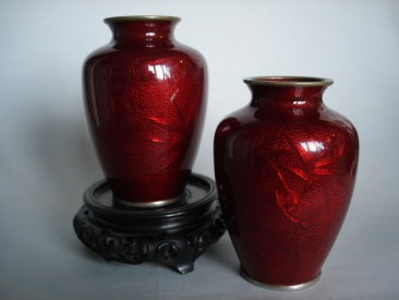 #0199  Pair of Japanese Ruby Red Baisse-taille Enamel Vases - Meiji **Sold** through our shop - September 2008 利物浦店内售出 - 2008年9月