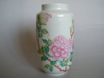 #0386 Rare Chinese Fencai Peony Vase Hall for the Cultivation of Virtue, Republic Period (1912-1949) **Sold** April 2021