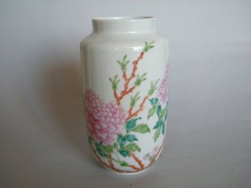 #0386 Rare Chinese Fencai Peony Vase Hall for the Cultivation of Virtue, Republic Period (1912-1949) **Sold** April 2021