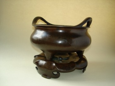 #0182 17th Century Bronze Chinese Censer and Stand  **Sold** to USA - January 2010 售至美国 - 2010年1月