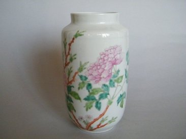 #0386 Rare Chinese Fencai Peony Vase Hall for the Cultivation of Virtue, Republic Period (1912-1949) **Sold** April 2021