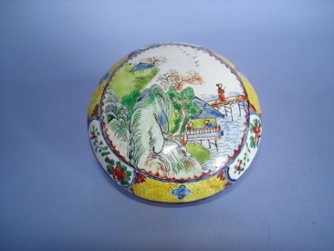 #0083 18thCentury Chinese Canton Enamel Box Qianlong Mark and Period (1736-1795) **Sold**Sold to USA - June 2011 售至美国 - 2011年6月