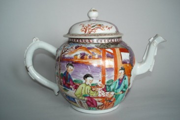 #0240   18th Century Chinese Export Famille Rose Teapot & Cover   **Sold to China - January 2009 售至中国 - 2009年1 月