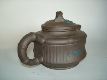 #0147  Chinese Yixing Stoneware Teapot - 20th Century **Sold**  to Hong Kong - JULY 2009 售至香港 - 2009年7月