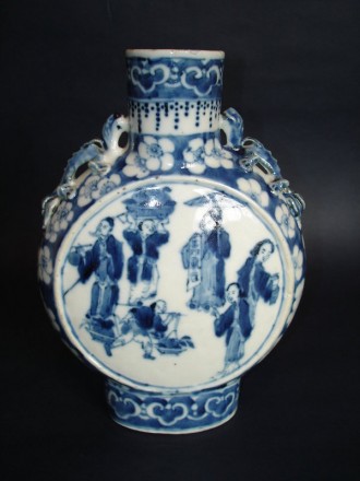 #0081 Late 19th Century Chinese Porcelain Moon Flask **Sold**to USA - September 2008 售至美国 - 2008年9 月