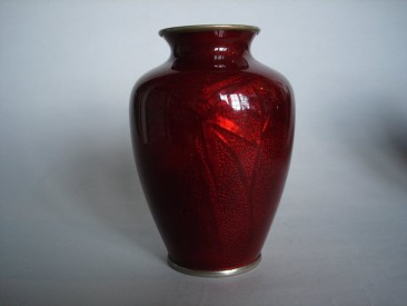 #0199  Pair of Japanese Ruby Red Baisse-taille Enamel Vases - Meiji **Sold** through our shop - September 2008 利物浦店内售出 - 2008年9月