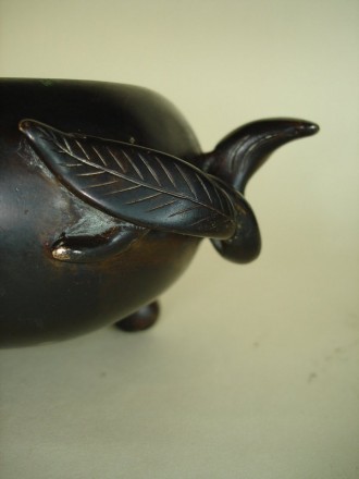 #0078  16th/Early 17th Century Chinese Bronze Water Pot   **Sold to China** - May 2009 售至中国 - 2009年5月