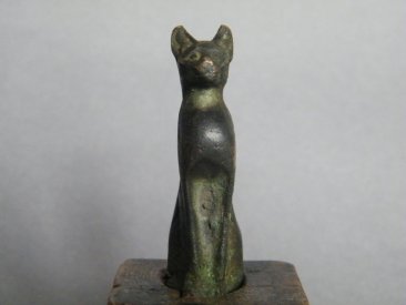 #1401 Rare Ancient Egyptian Bronze Cat, Late Period (664 - 332 BC)**Sold** to France - July 2015/售至法国 - 2015.7